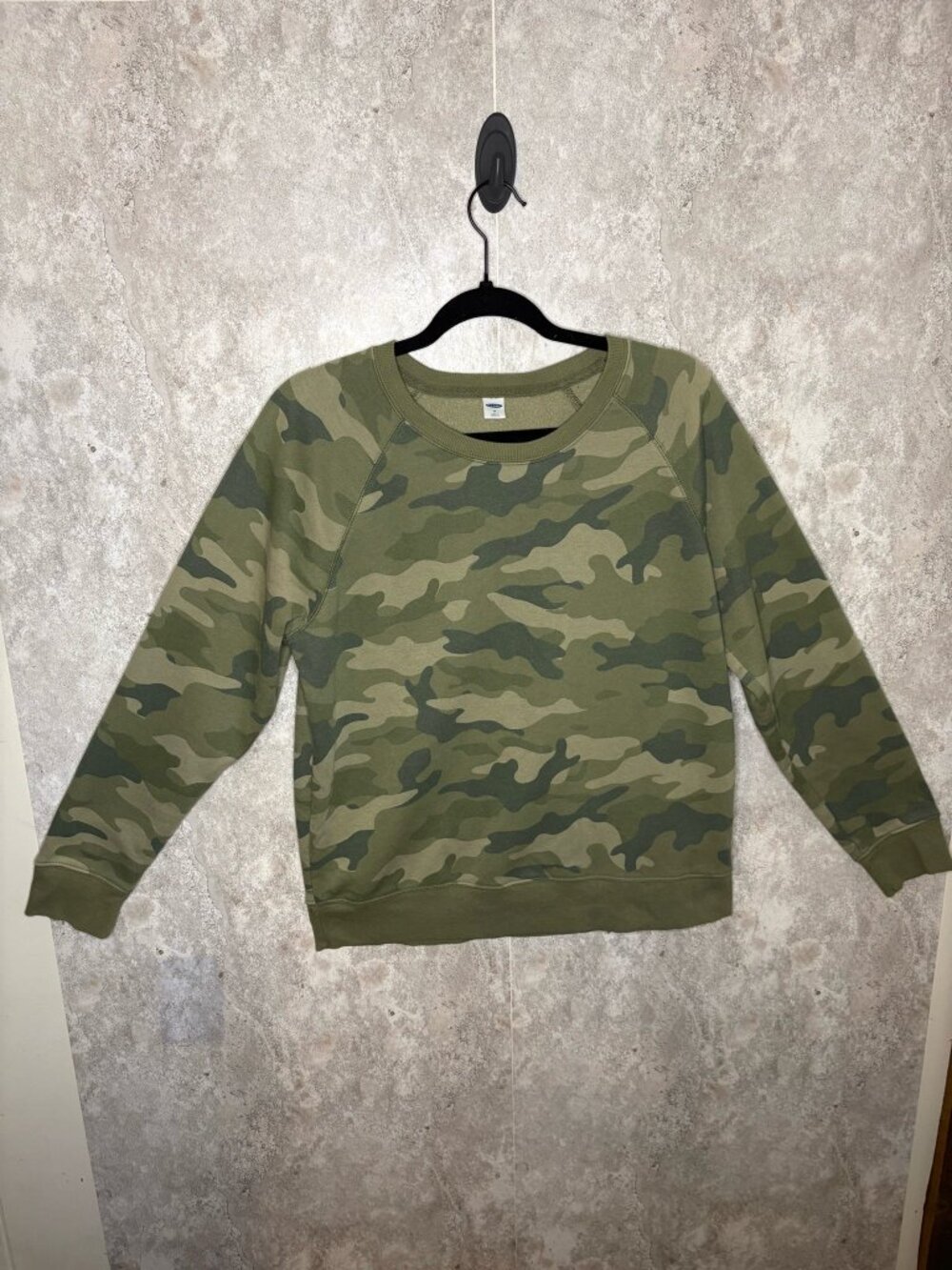 Old Navy Camo Sweatshirt | Size Medium